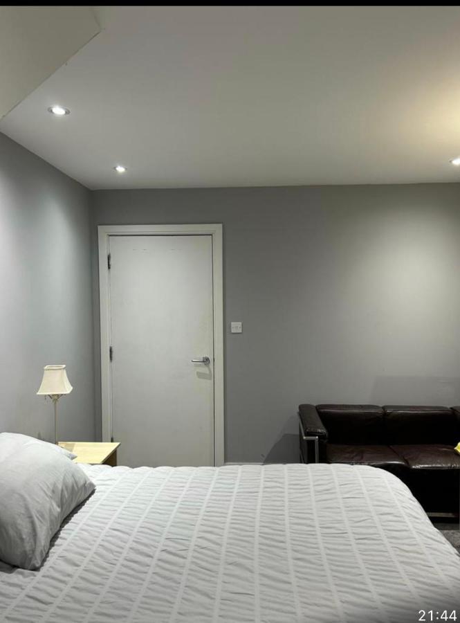 Cosy Nest In London Apartment Hendon Bagian luar foto