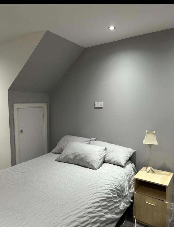 Cosy Nest In London Apartment Hendon Bagian luar foto